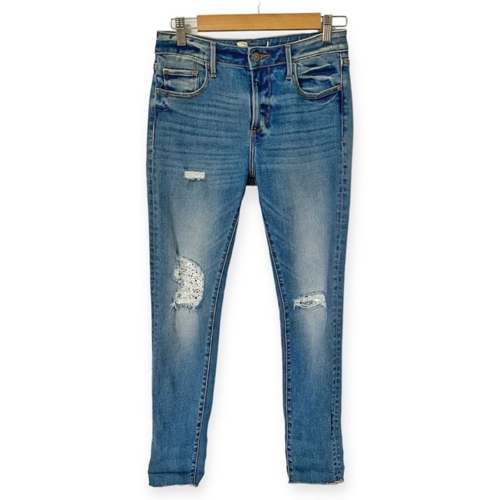 Driftwood Jackie Distressed High Rise Crochet Jean Blue size 26